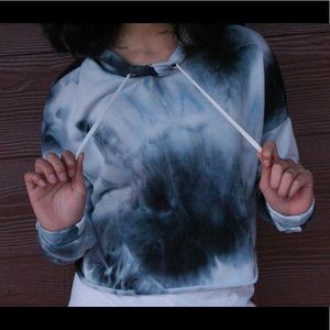 Cropped blue sweater